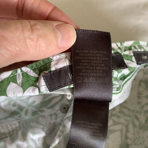 Liz Claiborne Sloane Size 12 Women’s Capri Green Floral Print Cargo Pants - Picture 10 of 10